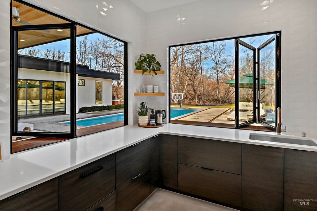 348 E Riversedge Drive, Eagle, ID 83616 photo 14