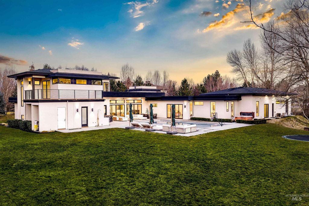 348 E Riversedge Drive, Eagle, ID 83616 photo 2