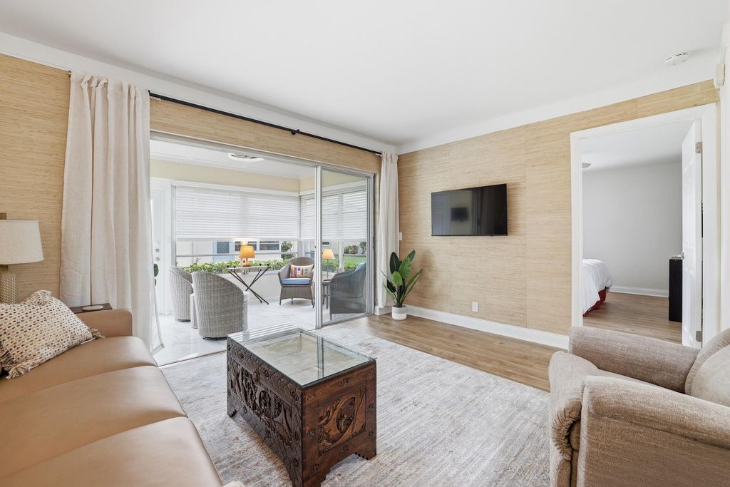 644 Marlboro Oval, Lake Worth, FL 33467