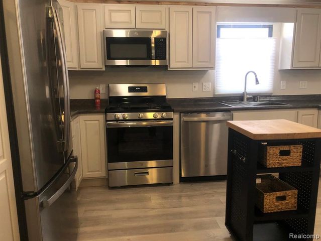 604 Juniper Court, Jonesville, MI 49250