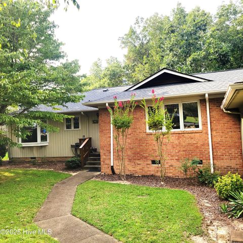 25 Garden Villa Drive, Southern Pines, NC 28387