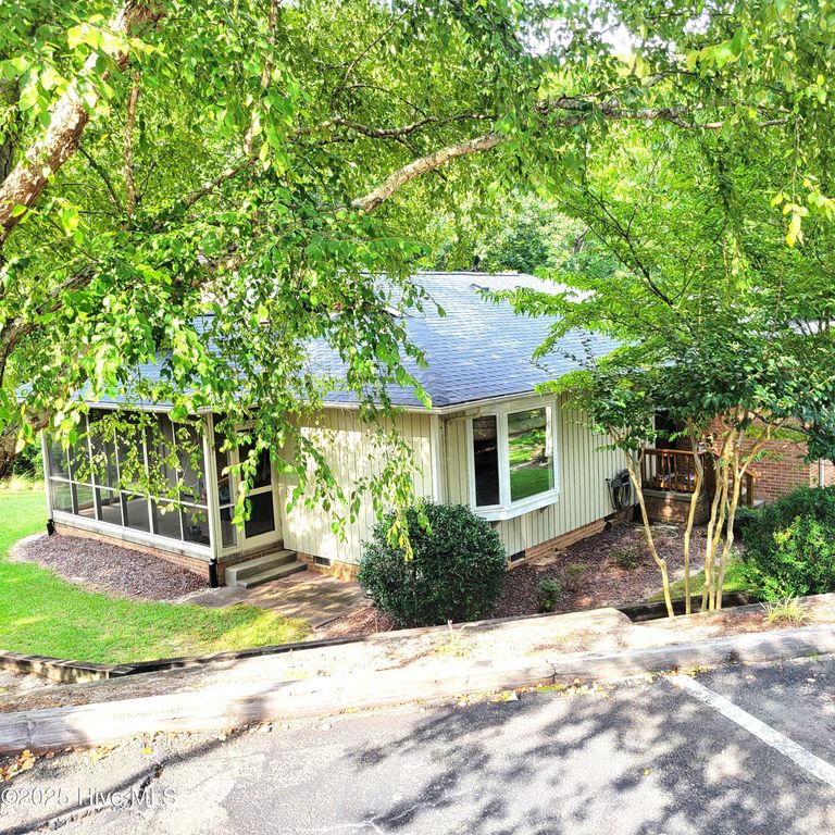 25 Garden Villa Drive, Southern Pines, NC 28387