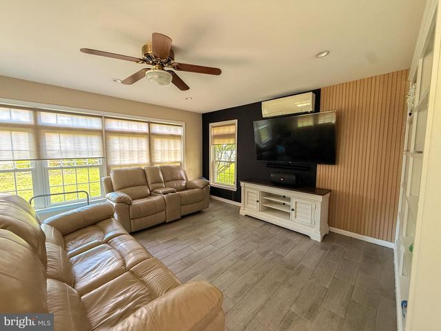 416 N WALNUT ST, Wernersville, PA 19565