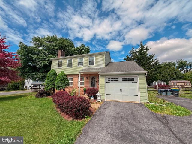 416 N WALNUT ST, Wernersville, PA 19565