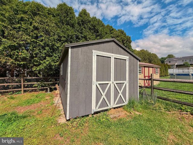 416 N WALNUT ST, Wernersville, PA 19565