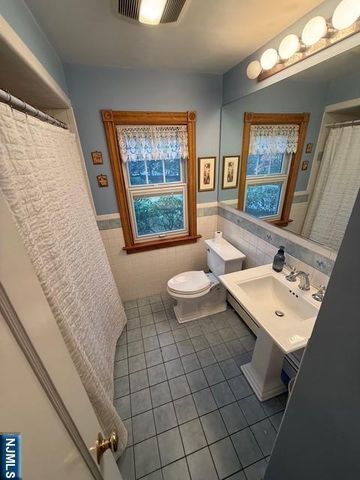 24 Summit Avenue, Waldwick, NJ 07463