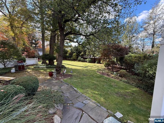 24 Summit Avenue, Waldwick, NJ 07463