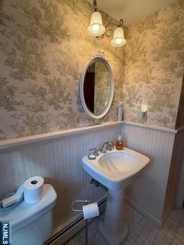 24 Summit Avenue, Waldwick, NJ 07463