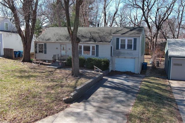 7400 Springfield Street, Prairie Village, KS 66208