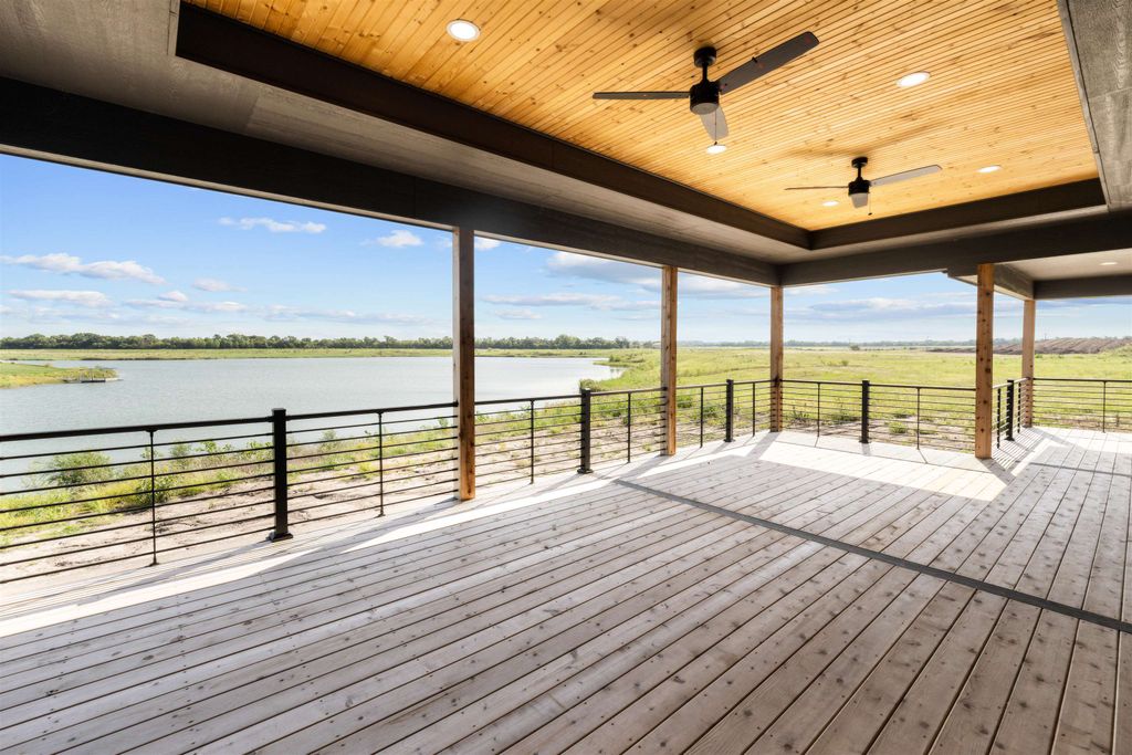 2905 Malibu Dr, Salina, KS 67401