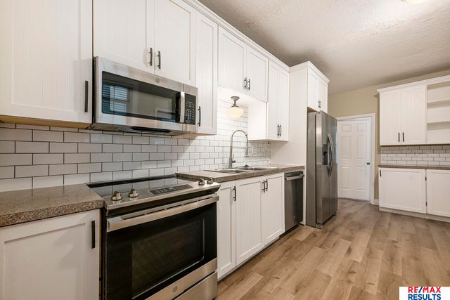 902 Louie Lane, Yutan, NE 68073