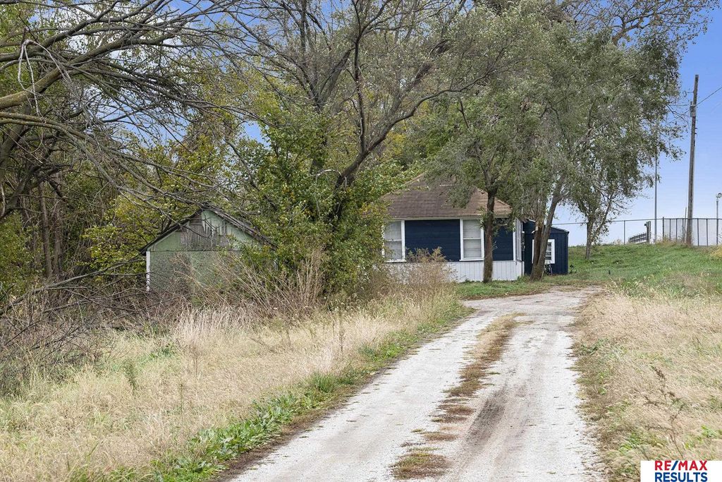 902 Louie Lane, Yutan, NE 68073