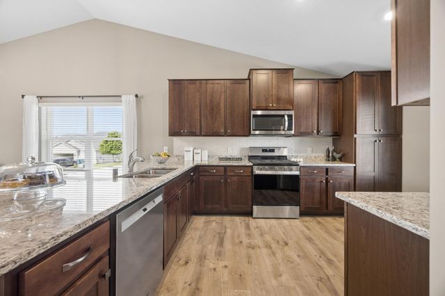 18192 Hartlin Avenue, Lakeville, MN 55044