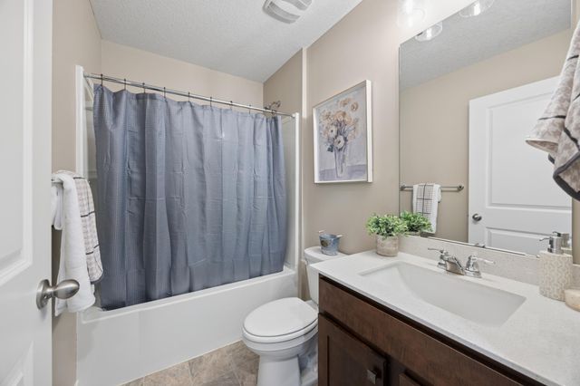 18192 Hartlin Avenue, Lakeville, MN 55044