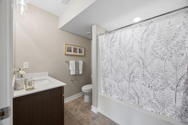 18192 Hartlin Avenue, Lakeville, MN 55044