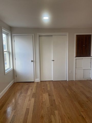 11 Jacques St, Lowell, MA 01850