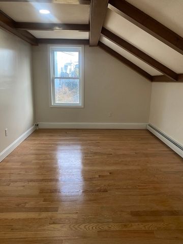 11 Jacques St, Lowell, MA 01850