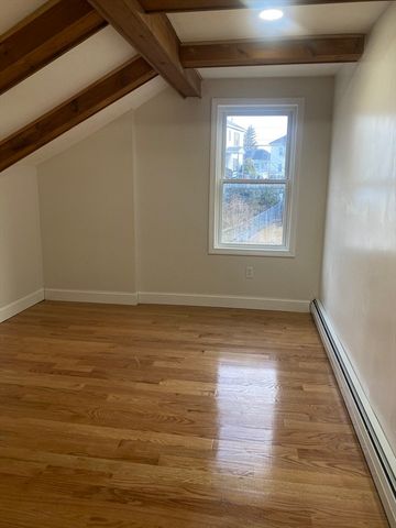 11 Jacques St, Lowell, MA 01850