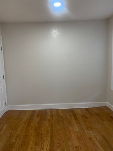 11 Jacques St, Lowell, MA 01850