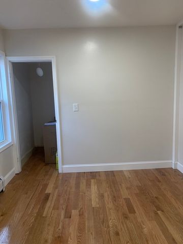 11 Jacques St, Lowell, MA 01850