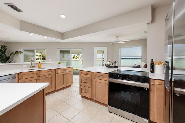 11055 4TH STREET E, Treasure Island, FL 33706