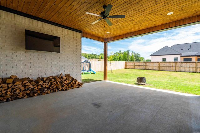 6154 Majestic Waters Drive, Benton, AR 72002