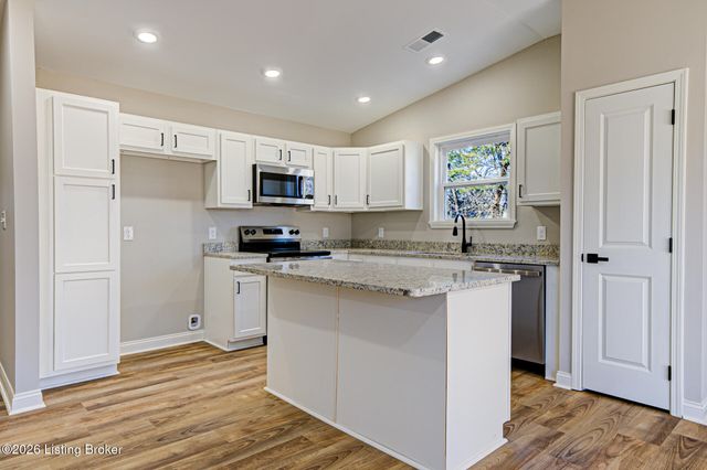 158 Mapleview Dr, Mt Washington, KY 40047