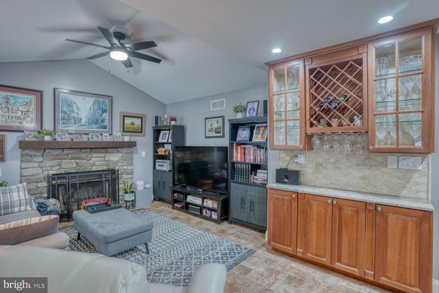 209 CAROLINE PL N, Dover, DE 19904