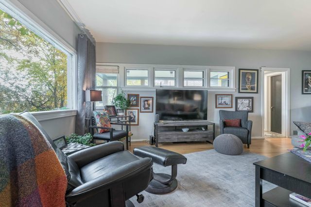 517 W Lakeside Drive, Fergus Falls, MN 56537