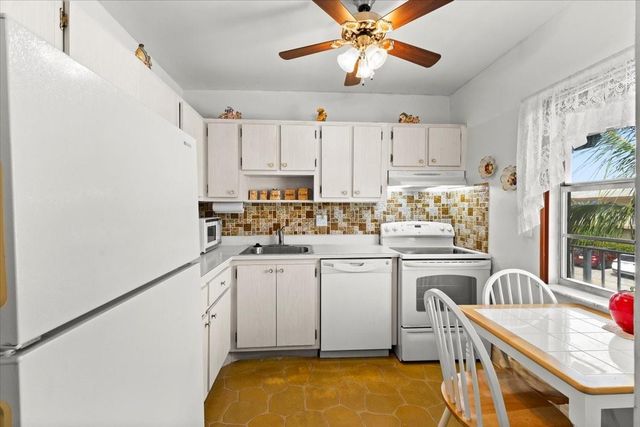 7200 NW 5th Pl 203, Margate, FL 33063
