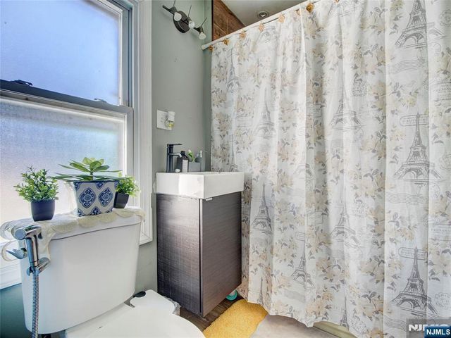 40 Bruen Avenue, Irvington, NJ 07111