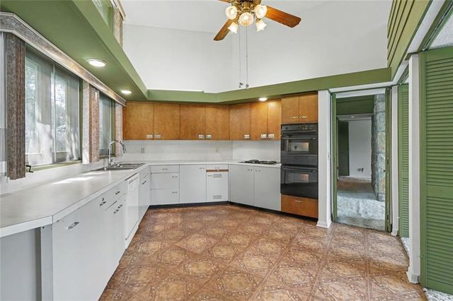 2016 Lake Sorrento Drive, Conyers, GA 30012