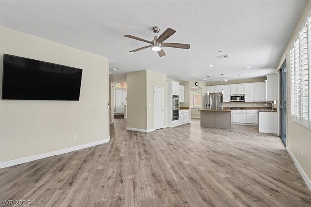 10548 Meadow Mist Avenue, Las Vegas, NV 89135