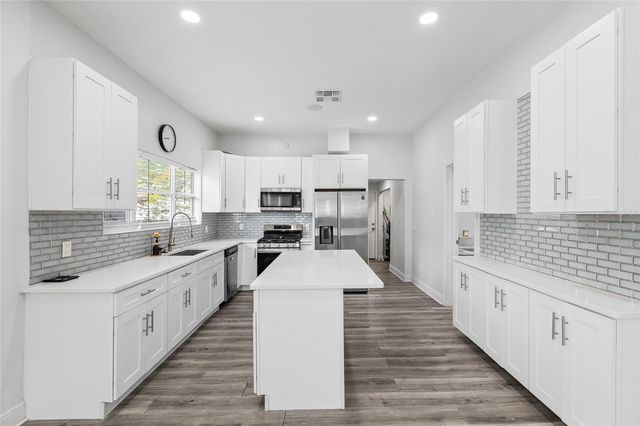 2506 W MAIN STREET, Tampa, FL 33607