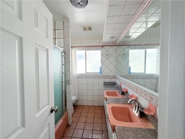 9423 Woodley, Los Angeles, CA 91343