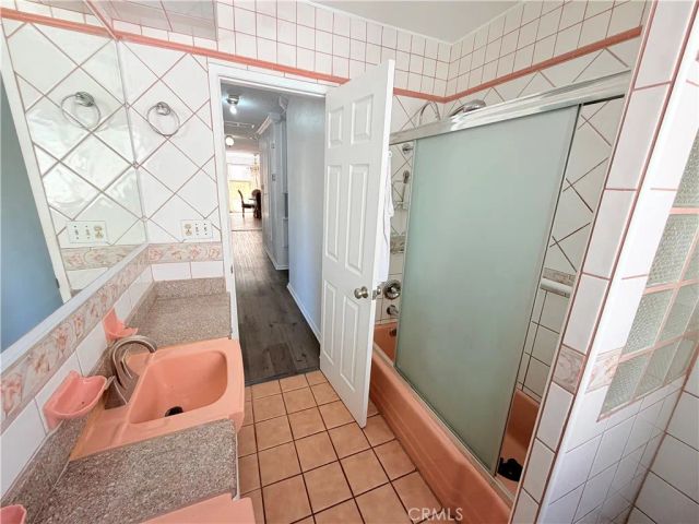 9423 Woodley, Los Angeles, CA 91343