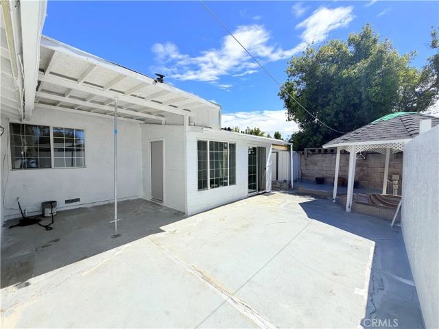 9423 Woodley, Los Angeles, CA 91343