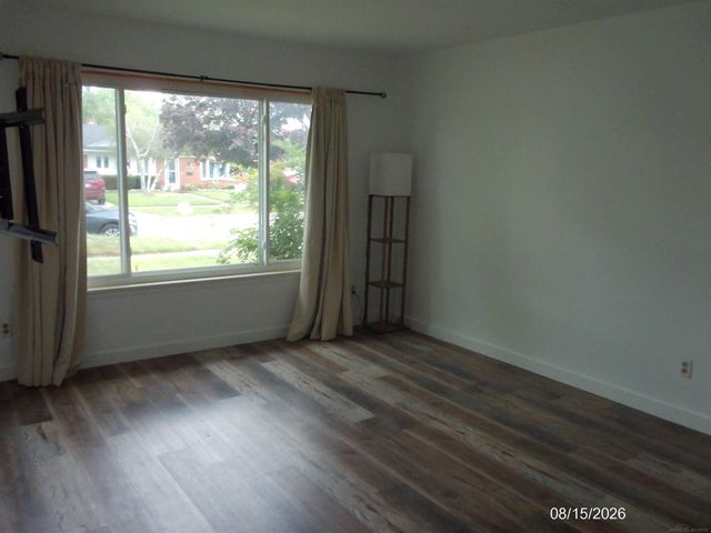 8138 Hillcrest Boulevard, Westland, MI 48185