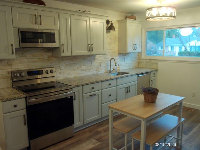 8138 Hillcrest Boulevard, Westland, MI 48185