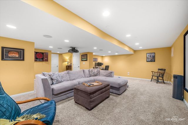 292 Winding Creek Drive, Naperville, IL 60565