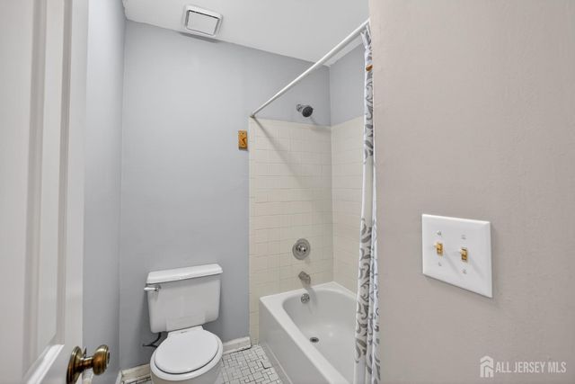 41 Van Pelt Court, East Brunswick, NJ 08816