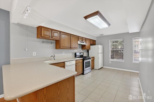 41 Van Pelt Court, East Brunswick, NJ 08816