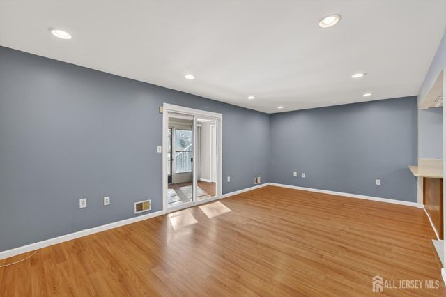 41 Van Pelt Court, East Brunswick, NJ 08816