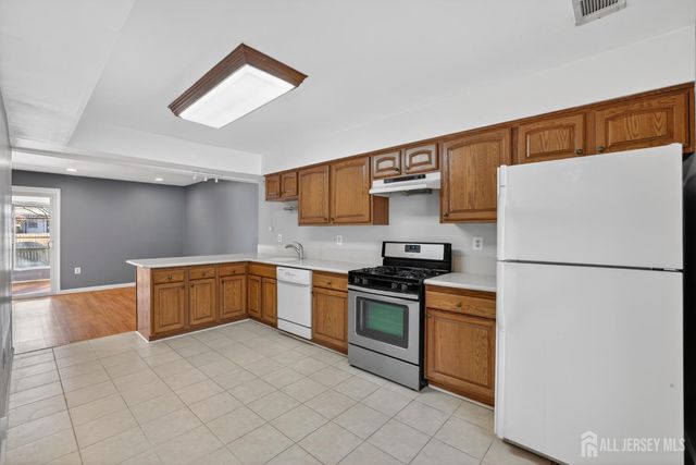 41 Van Pelt Court, East Brunswick, NJ 08816