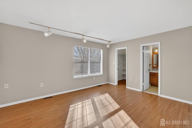 41 Van Pelt Court, East Brunswick, NJ 08816