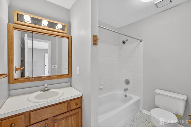 41 Van Pelt Court, East Brunswick, NJ 08816