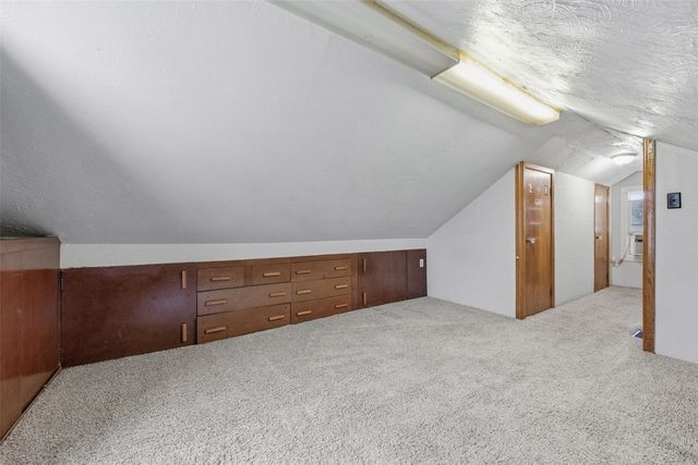 915 Center Point Road NE, Cedar Rapids, IA 52402