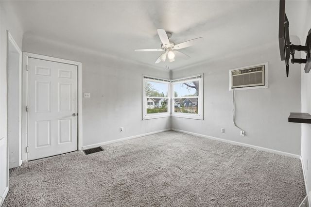 915 Center Point Road NE, Cedar Rapids, IA 52402