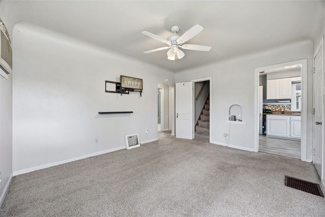 915 Center Point Road NE, Cedar Rapids, IA 52402