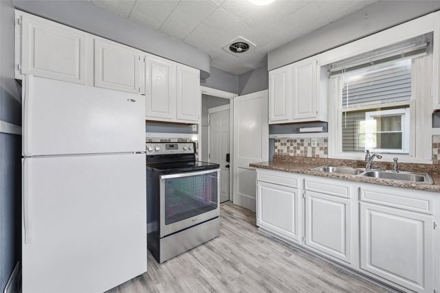 915 Center Point Road NE, Cedar Rapids, IA 52402